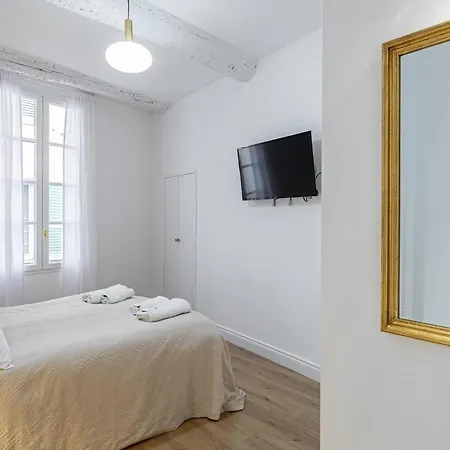 Chez Collette - Luxury In The Old Apartment