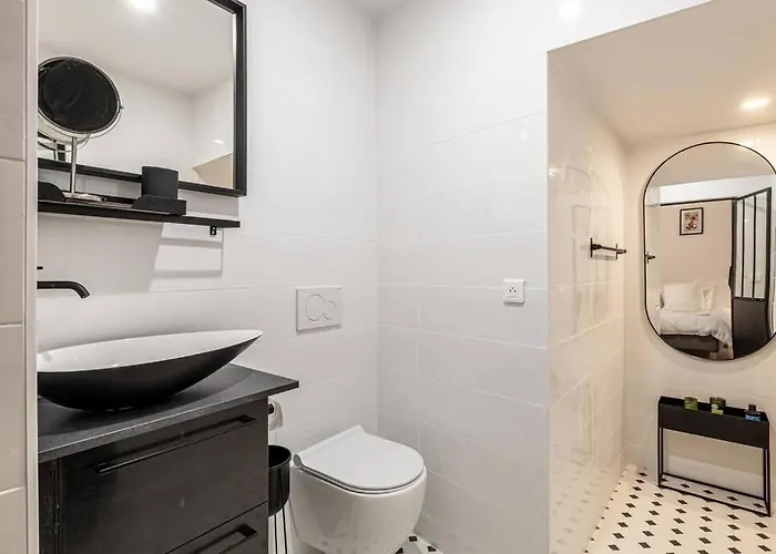 Chez Collette - Luxury In The Old Apartment *