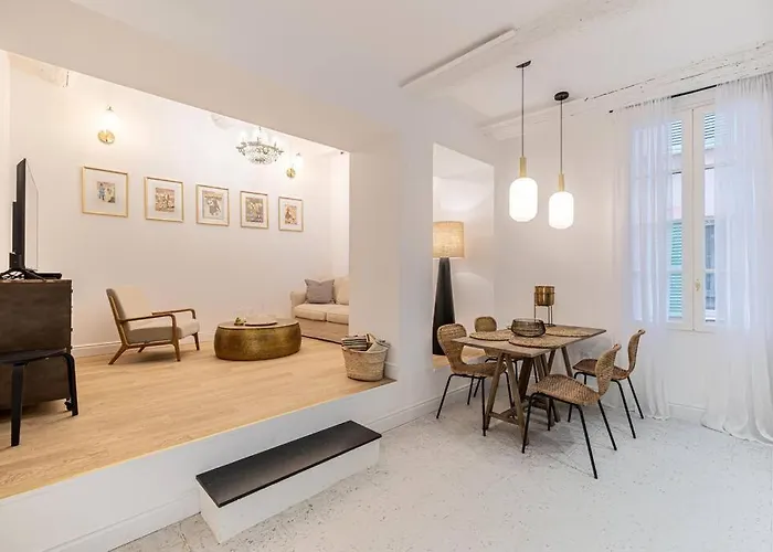 Chez Collette - Luxury In The Old