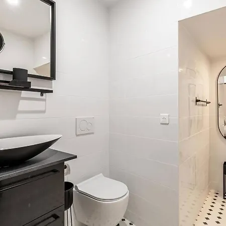 Chez Collette - Luxury In The Old Apartment *